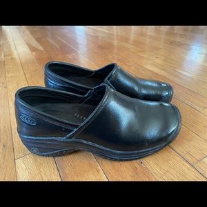 Black Keene Clogs size 39/8.5